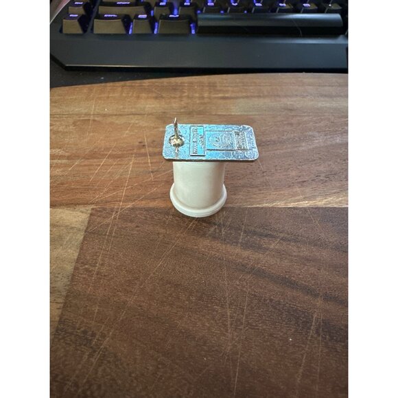 Disney Parks Hidden Mickey Trading Pin Donald Duck 4 of 10 2011 Authentic - Picture 3 of 5